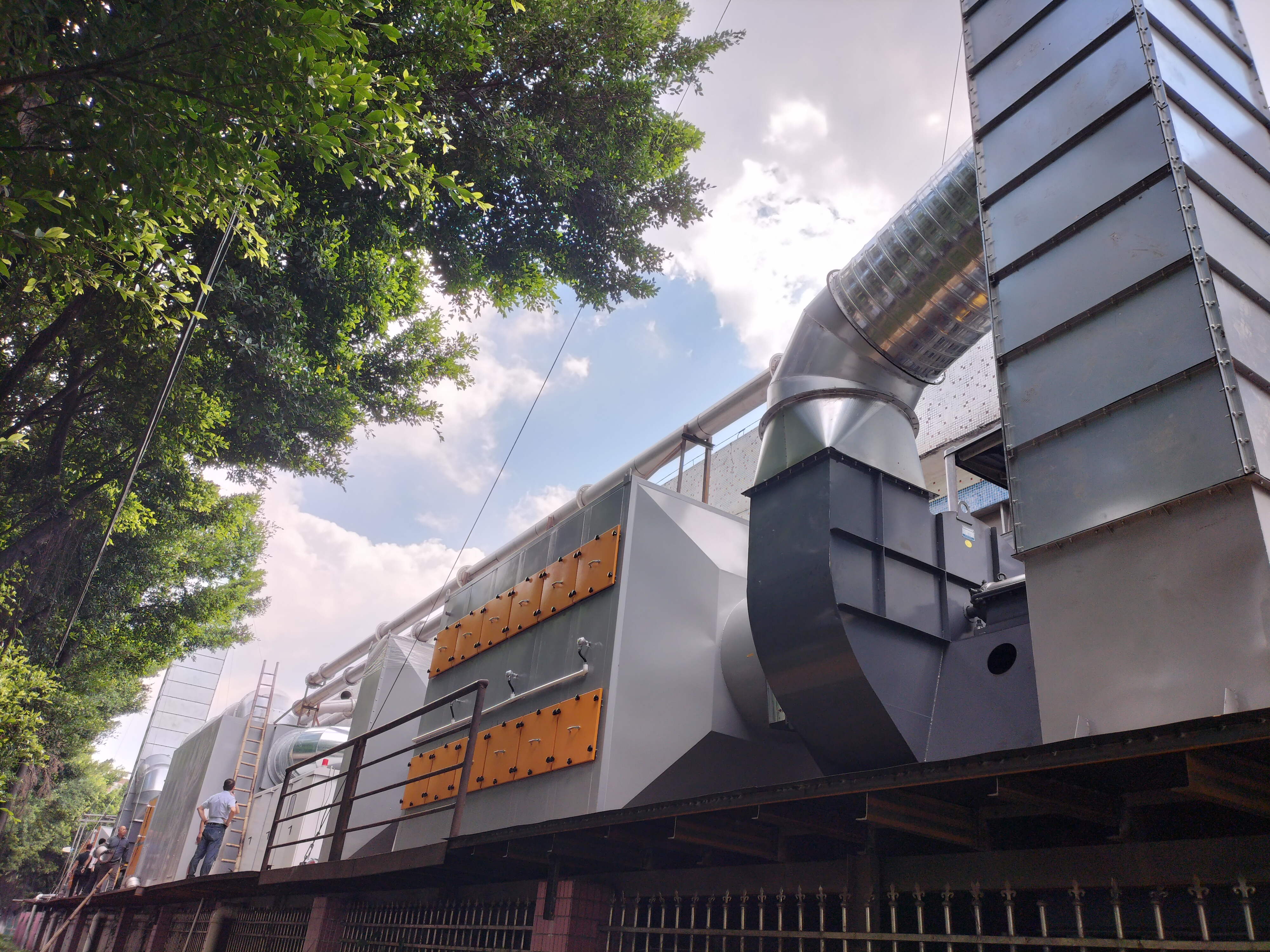 6w風(fēng)量活性炭吸附催化燃燒.jpg 6w風(fēng)量活性炭吸附催化燃燒.jpg